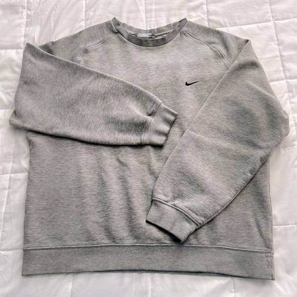 VINTAGE NIKE SWEATSHIRT - Picture 1 of 6